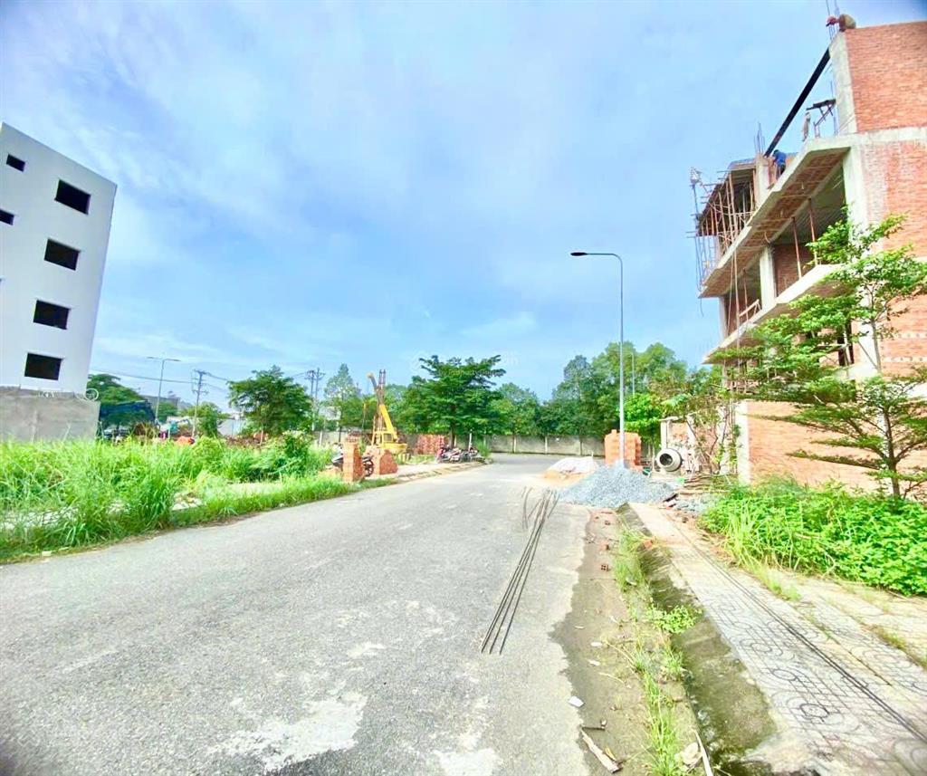Lãi ngân hàng tăng. chủ ngộp cần bán gấp nền đất 105m2 đs 10a khu dân cư tân đô. sổ hồng riêng