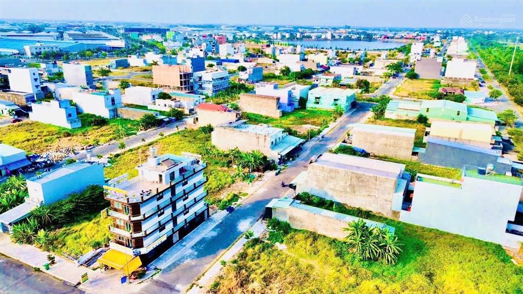 Đs 9 khu dân cư tân đô 80m2 giá 1.57tỷ đường 20m có lề rộng 8m. bao đẹp, không cống, không tụ điện