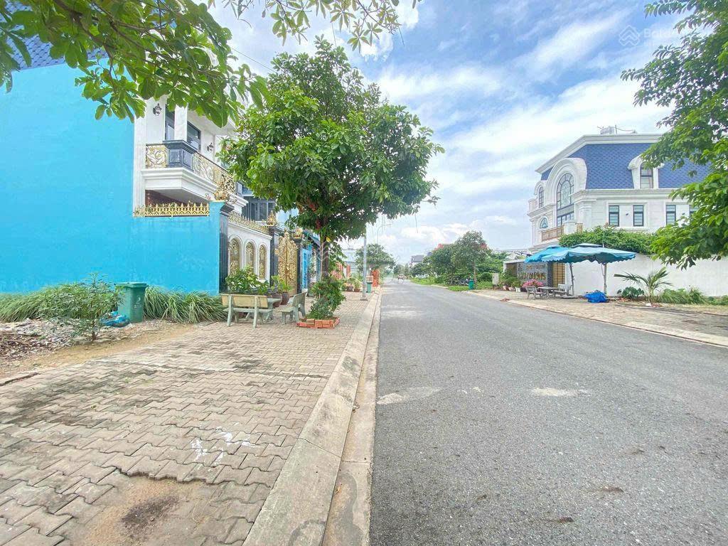 Chịu lỗ ngân hàng chủ bán gấp lô biệt thự 161.2m2. mt đường nhựa 20m đs 2 khu dân cư phạm văn hai