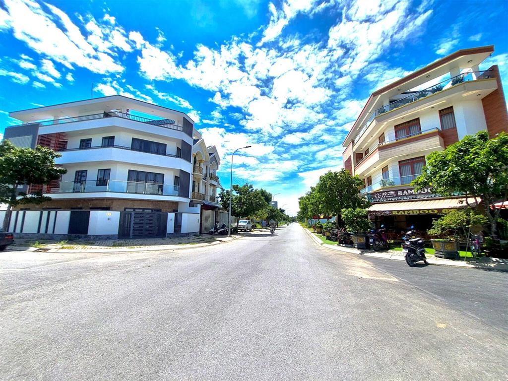 Chịu lỗ ngân hàng chủ bán gấp lô biệt thự 161.2m2. mt đường nhựa 20m đs 2 khu dân cư phạm văn hai