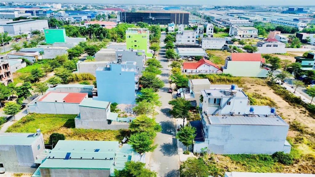 Cần bán gấp nền đất 130m² giá 1,68 tỷ (thương lượng) dân cư hiện hữu, sổ hồng riêng