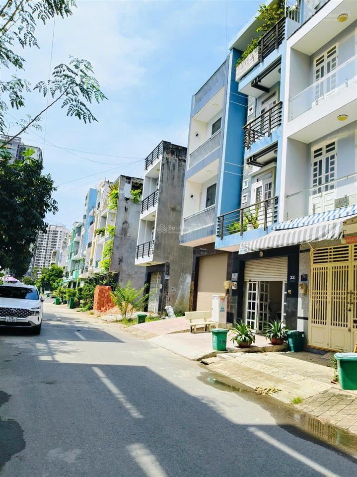 Ngay ngã tư võ văn kiệt kdc hương lộ 5. còn sót lại 1 nền 64m2 thổ cư giá 6.5 tỷ thương lượng.