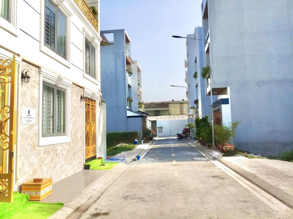 50m2 đất tây lân đường nhựa ô tô. giá 3.5 tỷ giảm xuống còn 3.350 tỷ thương lượng, sổ hồng riêng.