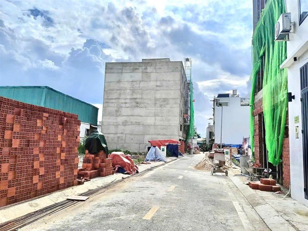 50m2 đất tây lân đường nhựa ô tô. giá 3.5 tỷ giảm xuống còn 3.350 tỷ thương lượng, sổ hồng riêng.
