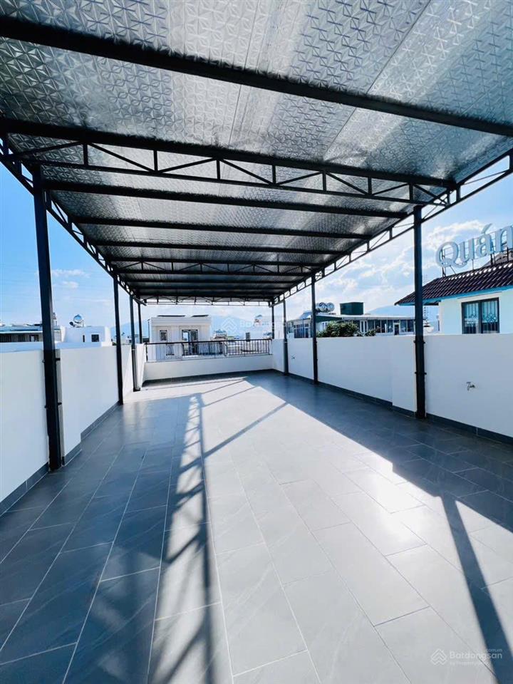 Bán nhà đẹp mới xây 2 mặt tiền có thang máy tại khu đô thị lê hồng phong 2, phường nam nha trang