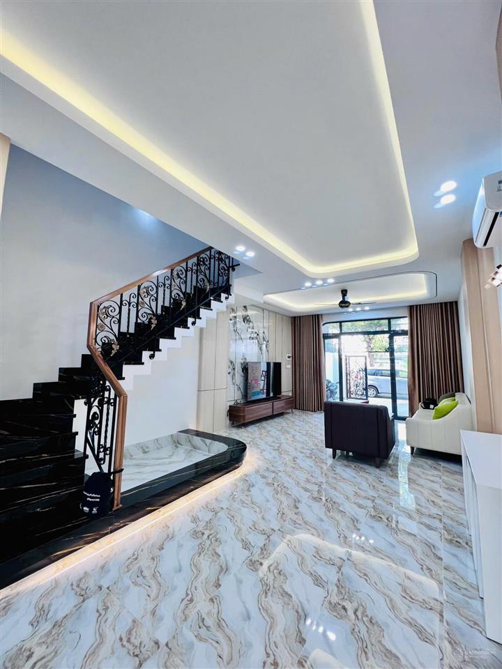 Bán nhà đẹp mới xây phong cách tân cổ điển full nội thất có thang máy kđt lê hồng phong 2 nha trang