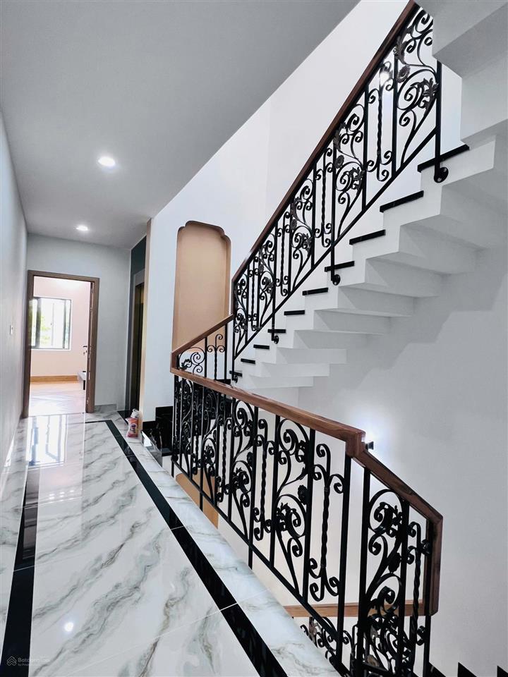Bán nhà đẹp mới xây phong cách tân cổ điển full nội thất có thang máy kđt lê hồng phong 2 nha trang