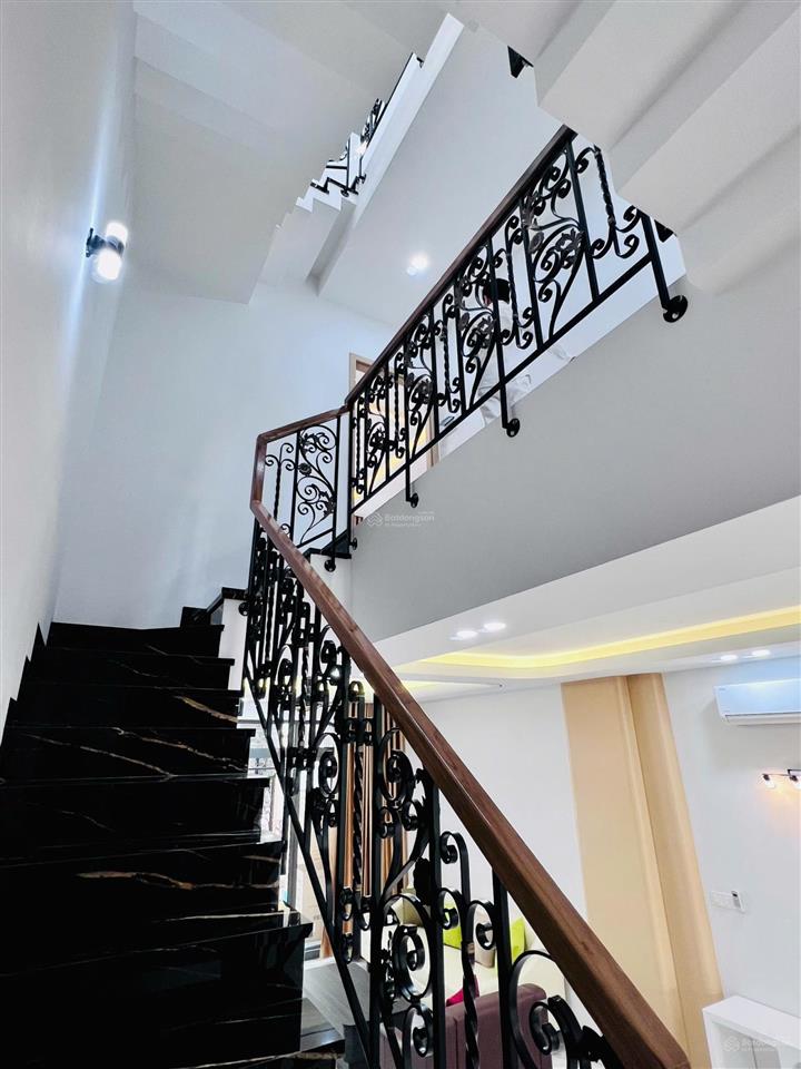 Bán nhà đẹp mới xây phong cách tân cổ điển full nội thất có thang máy kđt lê hồng phong 2 nha trang