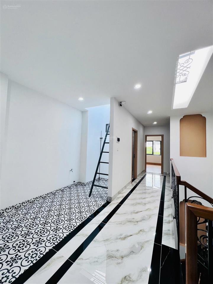 Bán nhà đẹp mới xây phong cách tân cổ điển full nội thất có thang máy kđt lê hồng phong 2 nha trang