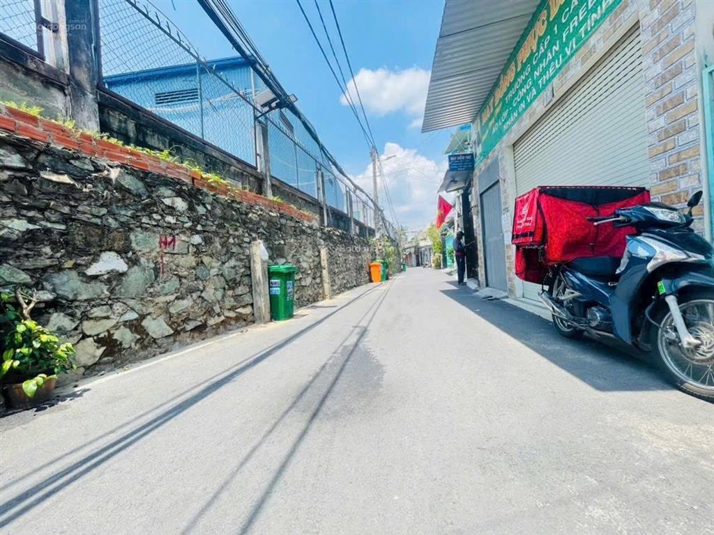 Bán gấp nhà lô góc hẻm xe tài tam bình thủ đức