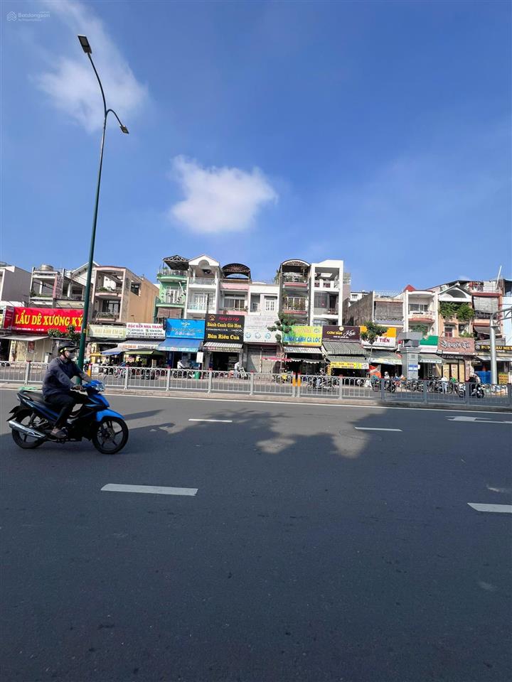 Bán nhà mặt tiền dương quảng hàm, 4 x 13m, 3 tầng, giá 13 tỷ bớt lộc