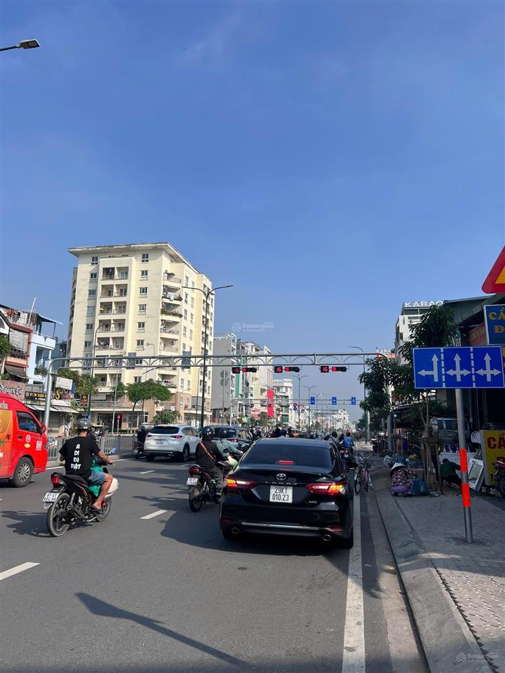 Bán nhà mặt tiền dương quảng hàm, 4 x 13m, 3 tầng, giá 13 tỷ bớt lộc