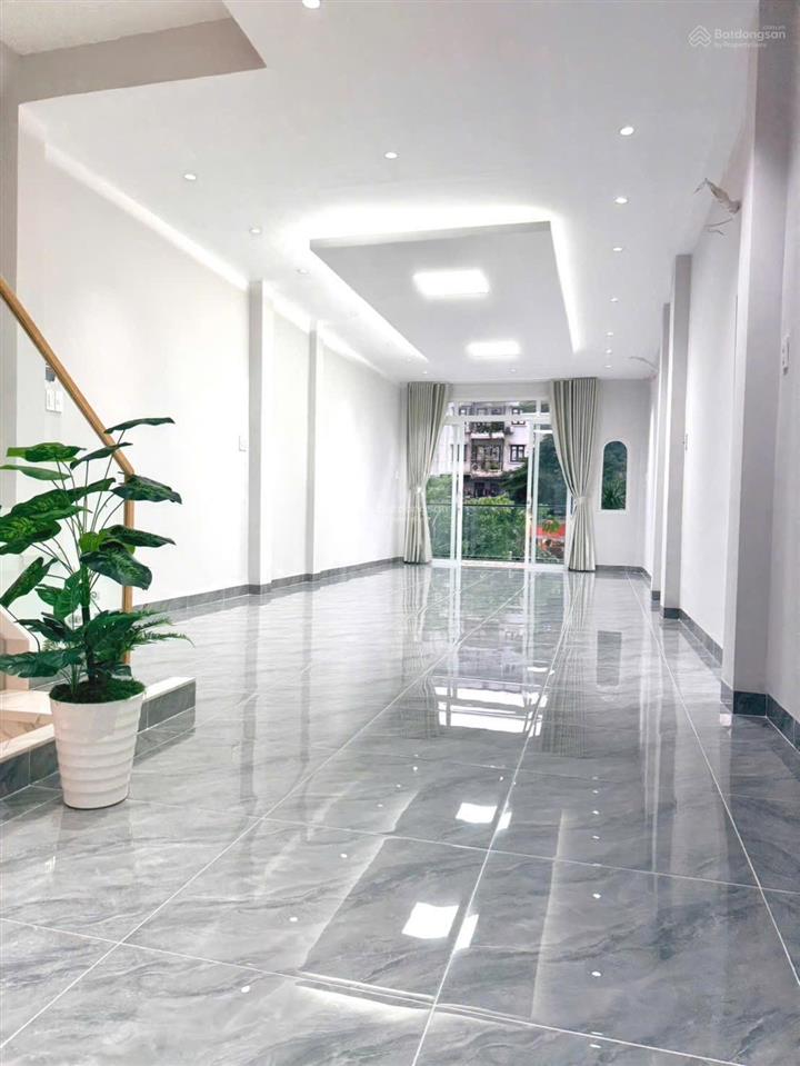 Mặt tiền dương quảng hàm p5 gv, dt 4x20m. 1 trệt 2 lầu st, giá 16.8 tỷ thương lượng
