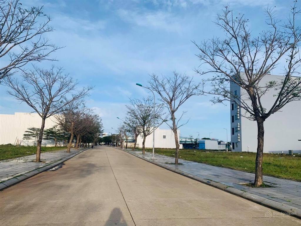 Bán đất biệt thự, dt 241m2 giá 5 tỷ 600 sát khu thương mại tự do, cảng