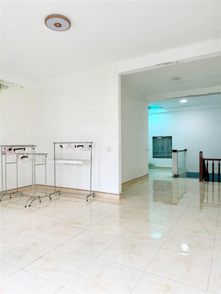 Bán nhà 2 tầng sát biển, ngang 6m xuân thiều 16  3pn giá 4 tỷ 450
