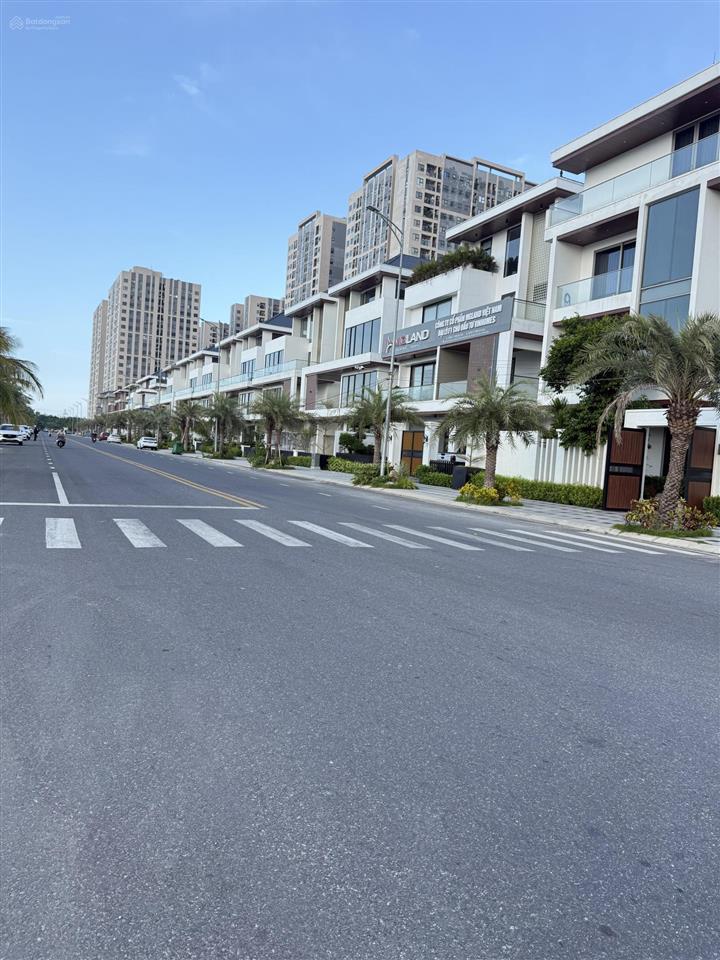 Bán lô kẹp công viên đường 7m5 sát khu lakeside bàu tràm sau shophouse.