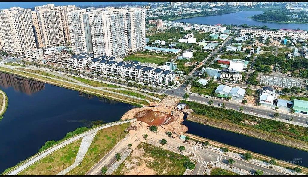 Bán lô kẹp công viên đường 7m5 sát khu lakeside bàu tràm sau shophouse.