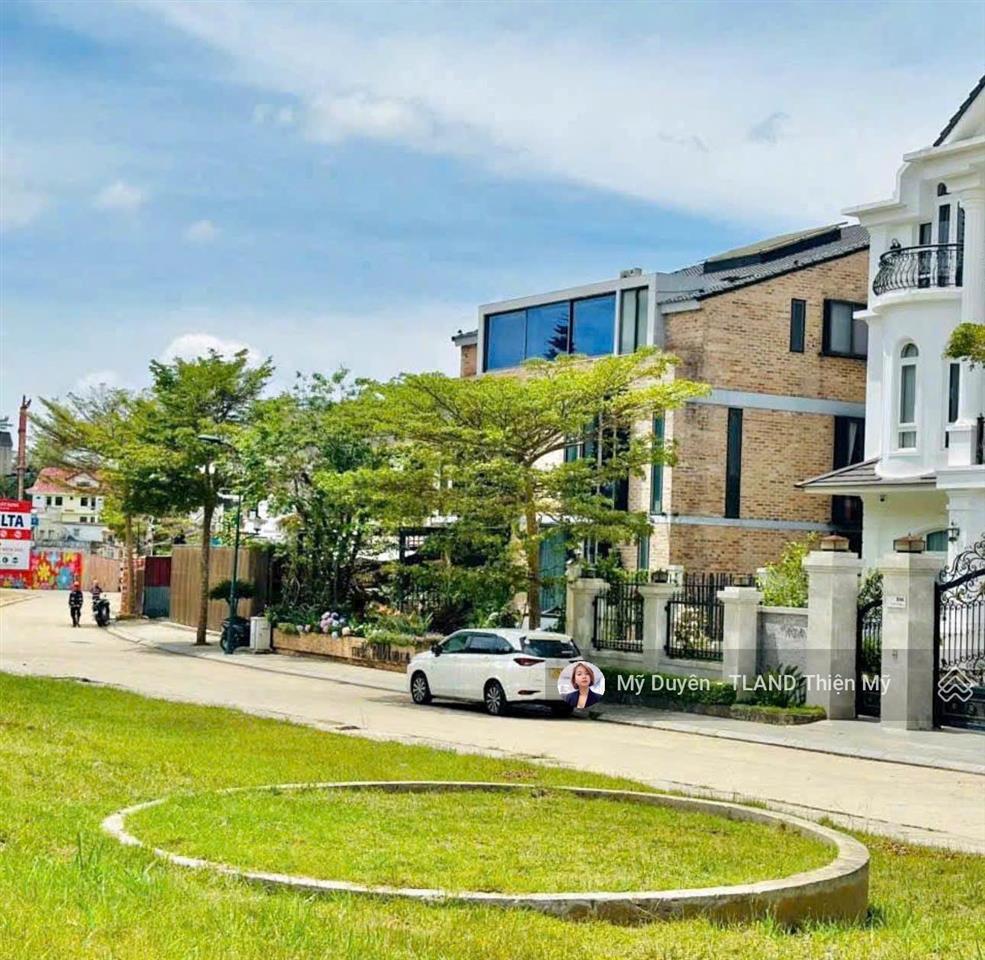 Hạ giá bán nhanh đất biệt thự khu villa sang xịn trung tâm đà lạt cạnh hồ xuân hương 345m2, 40 tỷ