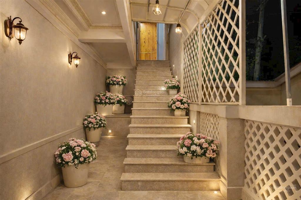 Bán gấp villa thiết kế độc đáo mặt tiền trịnh hoài đức tp đà lạt 270.67m2 chỉ 17 tỷ tl