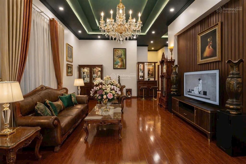 Bán gấp villa thiết kế độc đáo mặt tiền trịnh hoài đức tp đà lạt 270.67m2 chỉ 17 tỷ tl