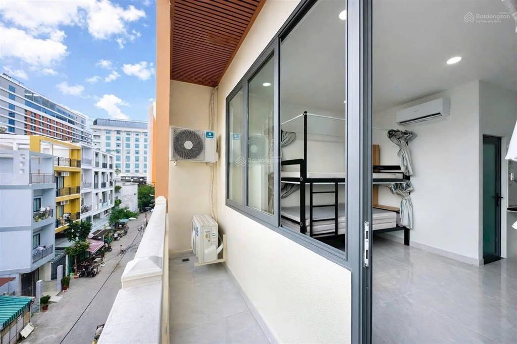 Hàng ngộp! chdv (26 phòng) ngay cao đẳng công thương (140m²), ngã tư thủ đức