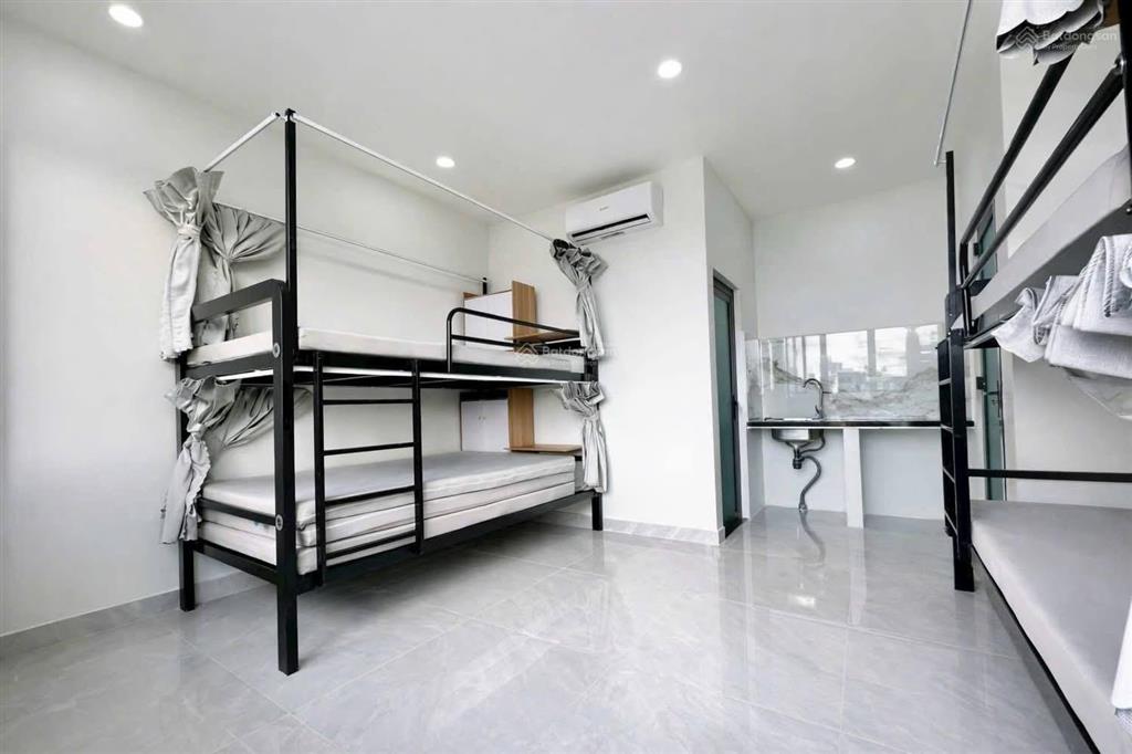 Hàng ngộp! chdv (26 phòng) ngay cao đẳng công thương (140m²), ngã tư thủ đức