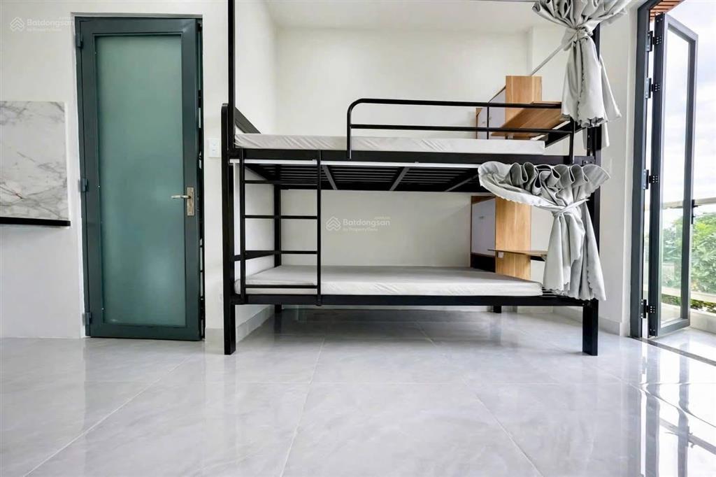 Hàng ngộp! chdv (26 phòng) ngay cao đẳng công thương (140m²), ngã tư thủ đức