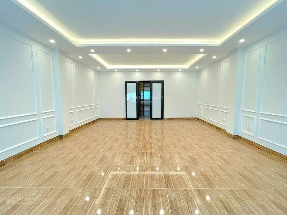 Giá hời! đường nguyễn thị định ô tô tránh cách phố 10m, 70m2*7t thang máy dt 100tr/tháng