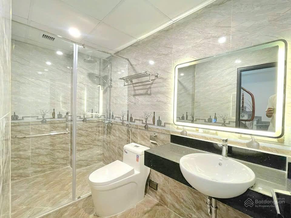 Giá hời! đường nguyễn thị định ô tô tránh cách phố 10m, 70m2*7t thang máy dt 100tr/tháng