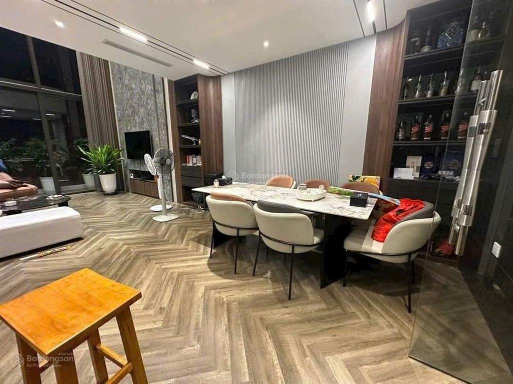 Giá hợp lý! tòa nhà mp nguyễn chánh thông sàn khép kín, ô tô 8 làn vỉa hè 5m, 65m*9t, dt 1.5 tỷ/năm