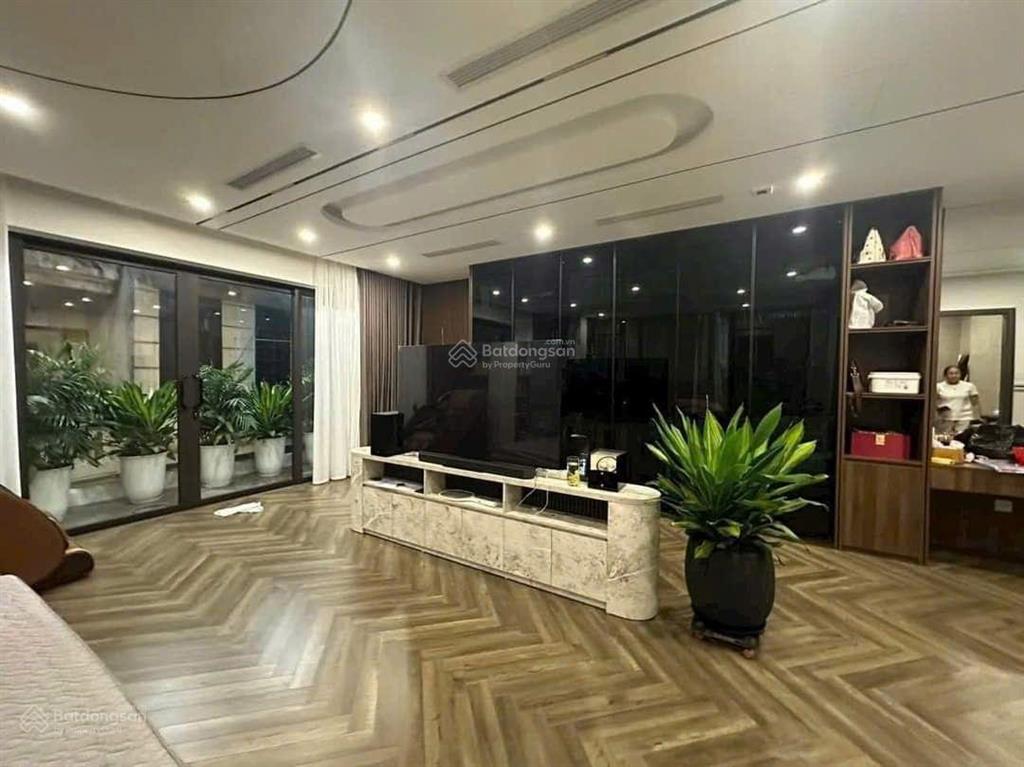 Giá hợp lý! tòa nhà mp nguyễn chánh thông sàn khép kín, ô tô 8 làn vỉa hè 5m, 65m*9t, dt 1.5 tỷ/năm