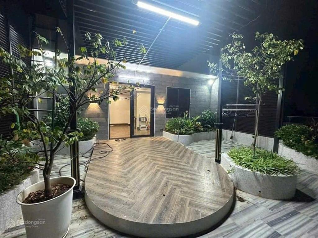 Giá hợp lý! tòa nhà mp nguyễn chánh thông sàn khép kín, ô tô 8 làn vỉa hè 5m, 65m*9t, dt 1.5 tỷ/năm