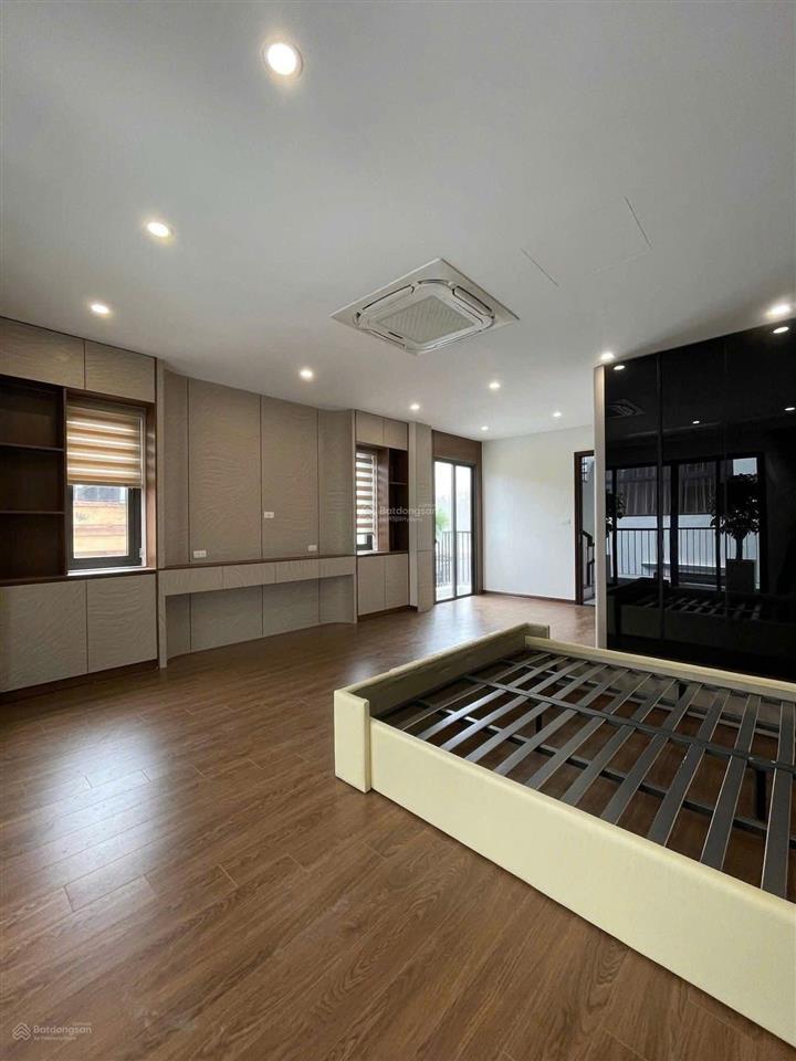 Cắt lỗ! chùa láng mặt ngõ 3 ô tô tránh vỉa hè 5m, 65m2*7t thang máy kd dt 1 tỷ/năm