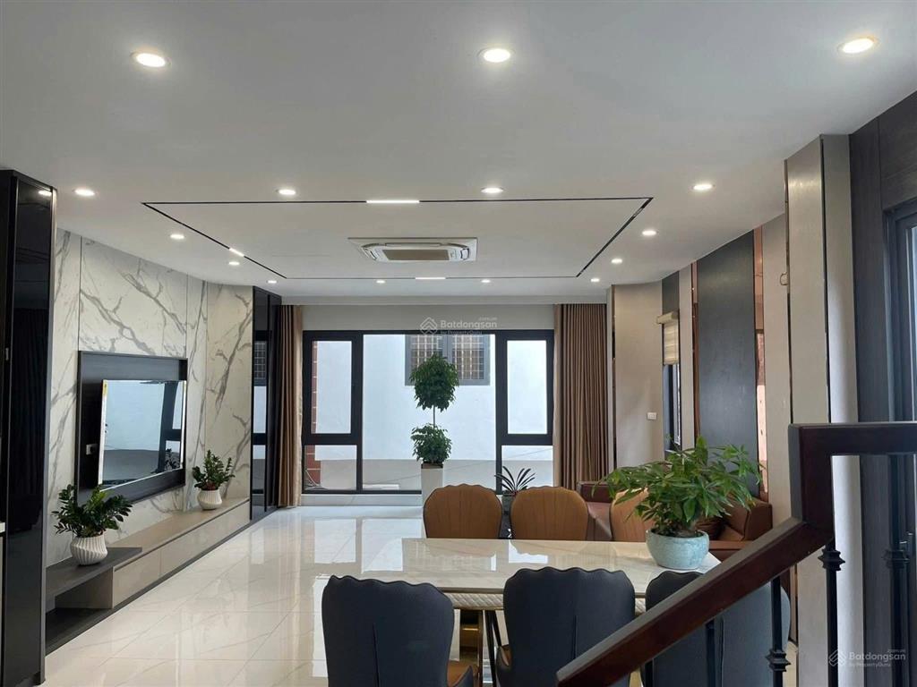 Cắt lỗ! chùa láng mặt ngõ 3 ô tô tránh vỉa hè 5m, 65m2*7t thang máy kd dt 1 tỷ/năm