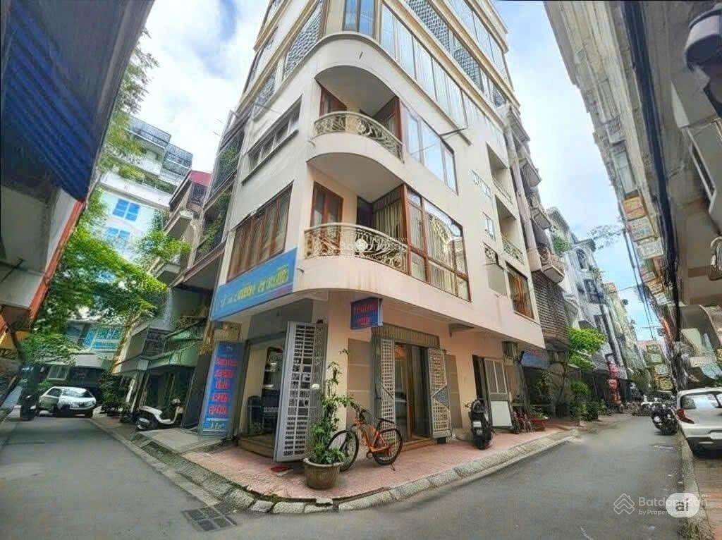 Bán rẻ! lô góc 2 mặt tiền hoàng cầu 3 ôtô tránh vỉa hè, sát quận ủy view hồ 45m2*5t dt 900 tr/năm
