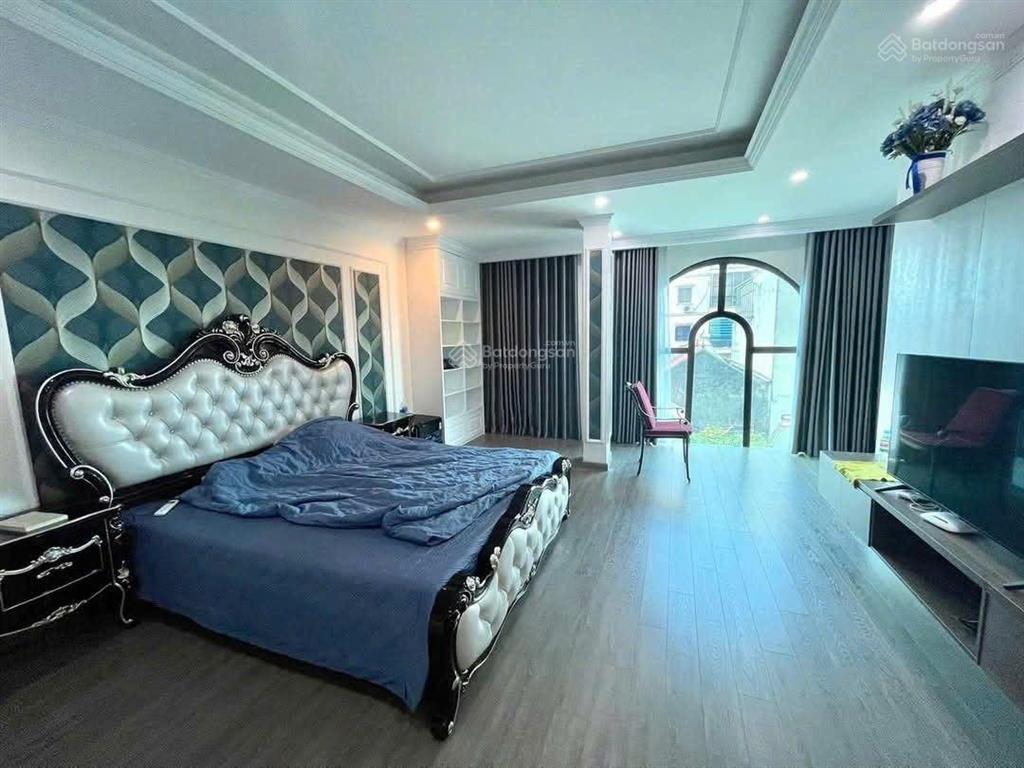 Tôi bán nhà liền kề nguyễn tuân 3 ô tô tránh vỉa hè 5m kd đỉnh dt 1 tỷ/năm 80m2*6t thang máy tl sâu