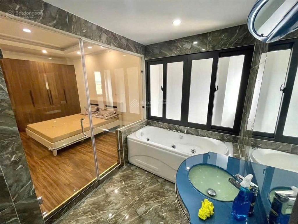 Tôi bán nhà liền kề nguyễn tuân 3 ô tô tránh vỉa hè 5m kd đỉnh dt 1 tỷ/năm 80m2*6t thang máy tl sâu