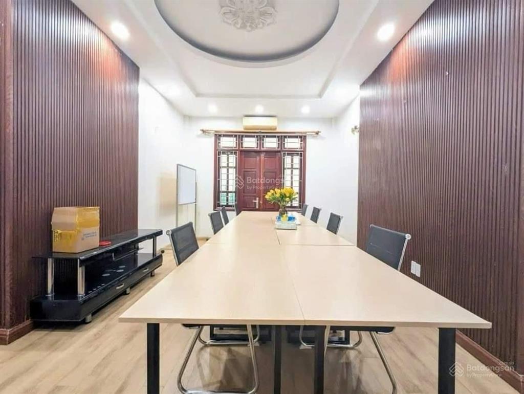 Phải nhanh! hoàng cầu phân lô ô tô dừng đỗ gần hồ, 70m*6t, mt 5m vừa ở vừa kinh doanh dt 800tr/năm