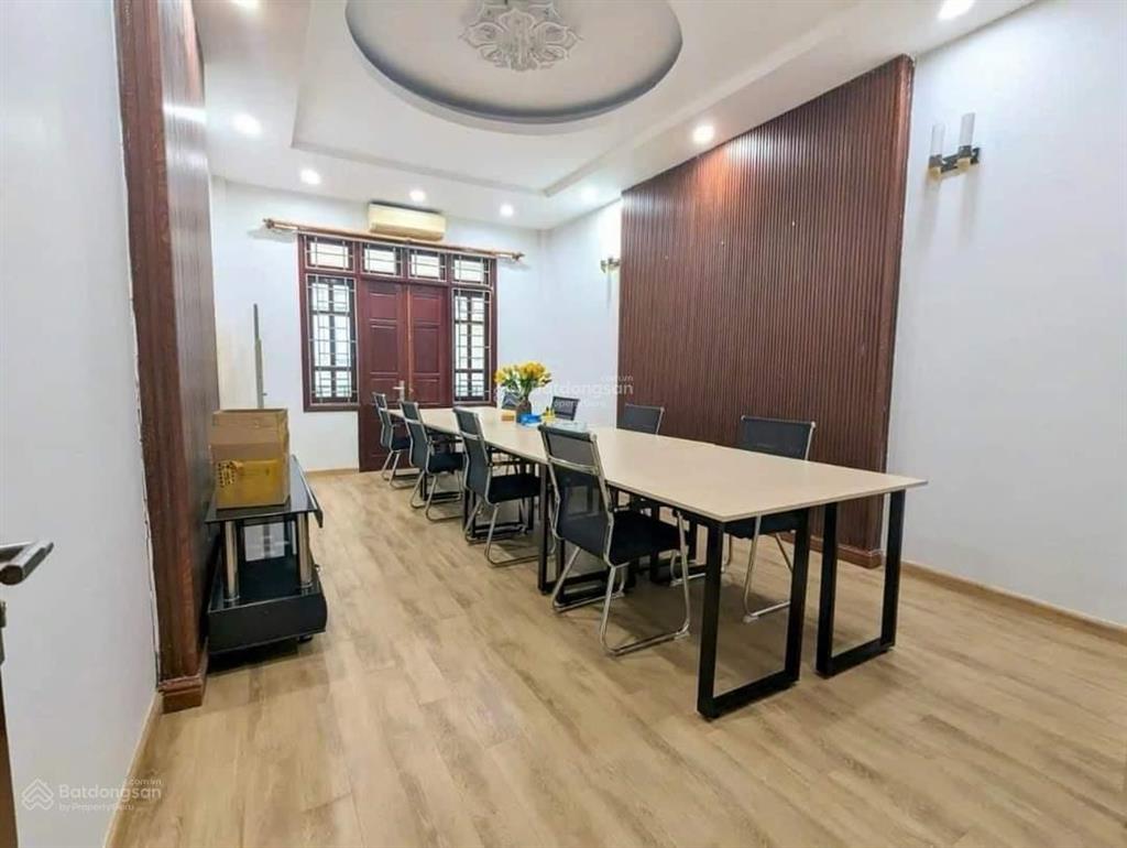 Phải nhanh! hoàng cầu phân lô ô tô dừng đỗ gần hồ, 70m*6t, mt 5m vừa ở vừa kinh doanh dt 800tr/năm