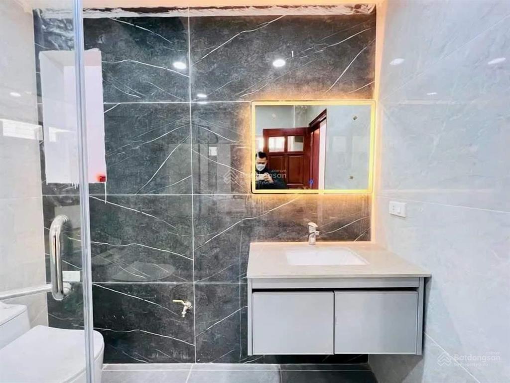Phải nhanh! hoàng cầu phân lô ô tô dừng đỗ gần hồ, 70m*6t, mt 5m vừa ở vừa kinh doanh dt 800tr/năm
