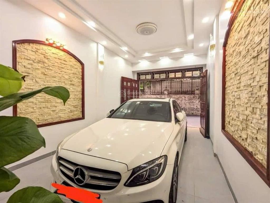 Phải nhanh! hoàng cầu phân lô ô tô dừng đỗ gần hồ, 70m*6t, mt 5m vừa ở vừa kinh doanh dt 800tr/năm