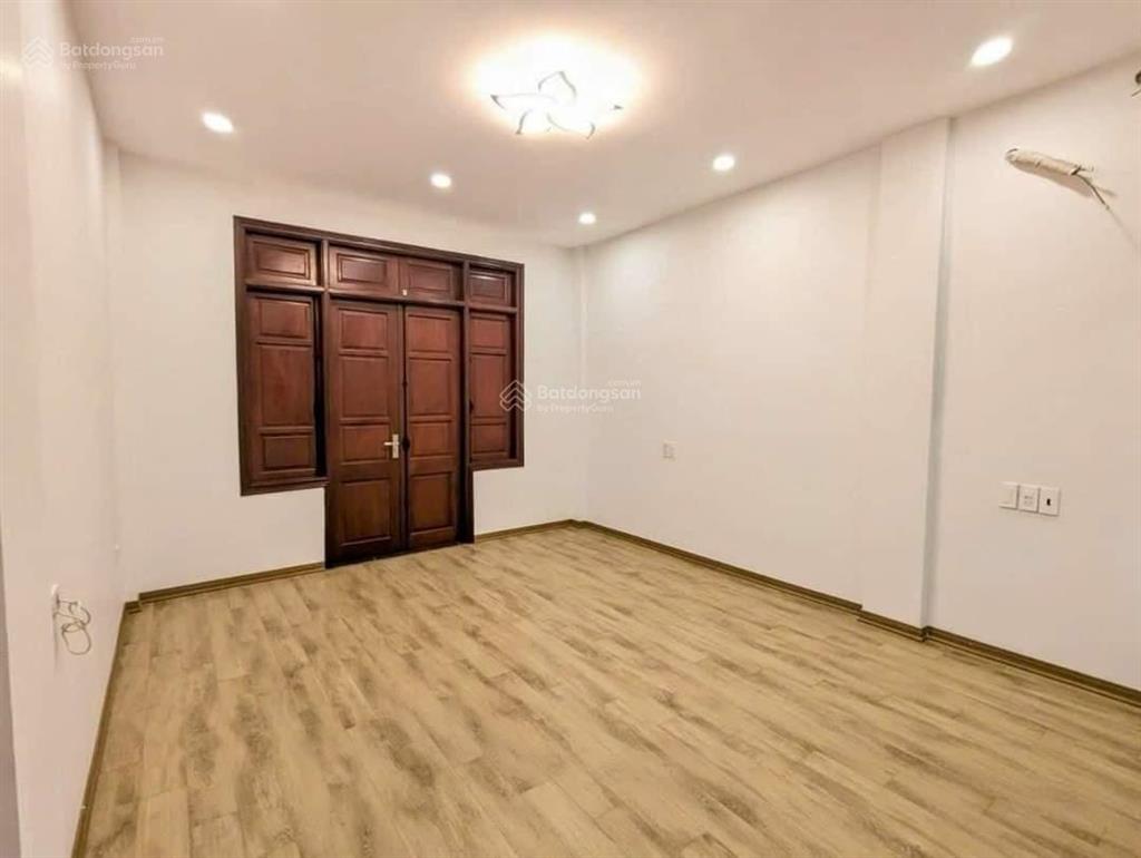 Phải nhanh! hoàng cầu phân lô ô tô dừng đỗ gần hồ, 70m*6t, mt 5m vừa ở vừa kinh doanh dt 800tr/năm
