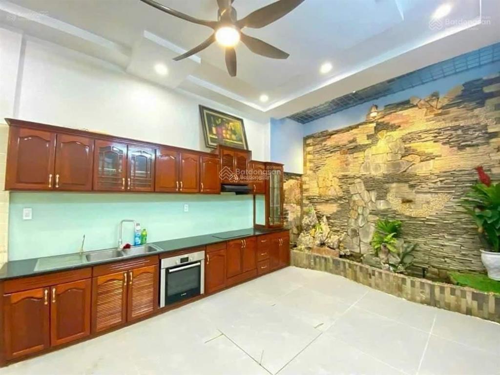 Phải nhanh! hoàng cầu phân lô ô tô dừng đỗ gần hồ, 70m*6t, mt 5m vừa ở vừa kinh doanh dt 800tr/năm