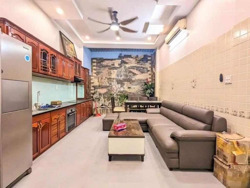Phải nhanh! hoàng cầu phân lô ô tô dừng đỗ gần hồ, 70m*6t, mt 5m vừa ở vừa kinh doanh dt 800tr/năm