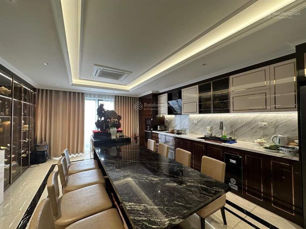 Rẻ hiếm! đỗ quang tòa nhà 7t thang máy cực vip 3 ô tô tránh dừng vỉa hè 70m2*7t mt 5.5m dt 1 tỷ/năm
