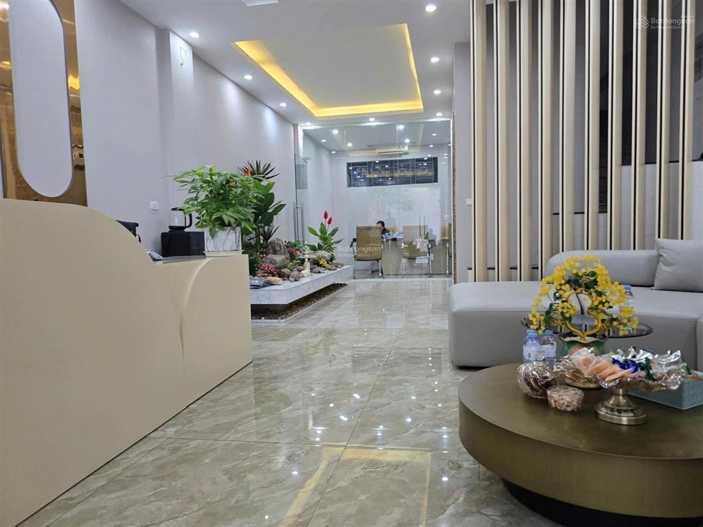 Tôi bán nhà mặt ngõ hoàng cầu, ô tô tránh, vỉa hè 2 bên, kd tốt, nhà xây ở rất tâm huyết, 65m2*6t