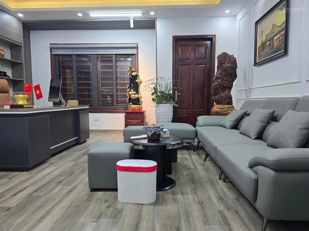 Tôi bán nhà mặt ngõ hoàng cầu, ô tô tránh, vỉa hè 2 bên, kd tốt, nhà xây ở rất tâm huyết, 65m2*6t