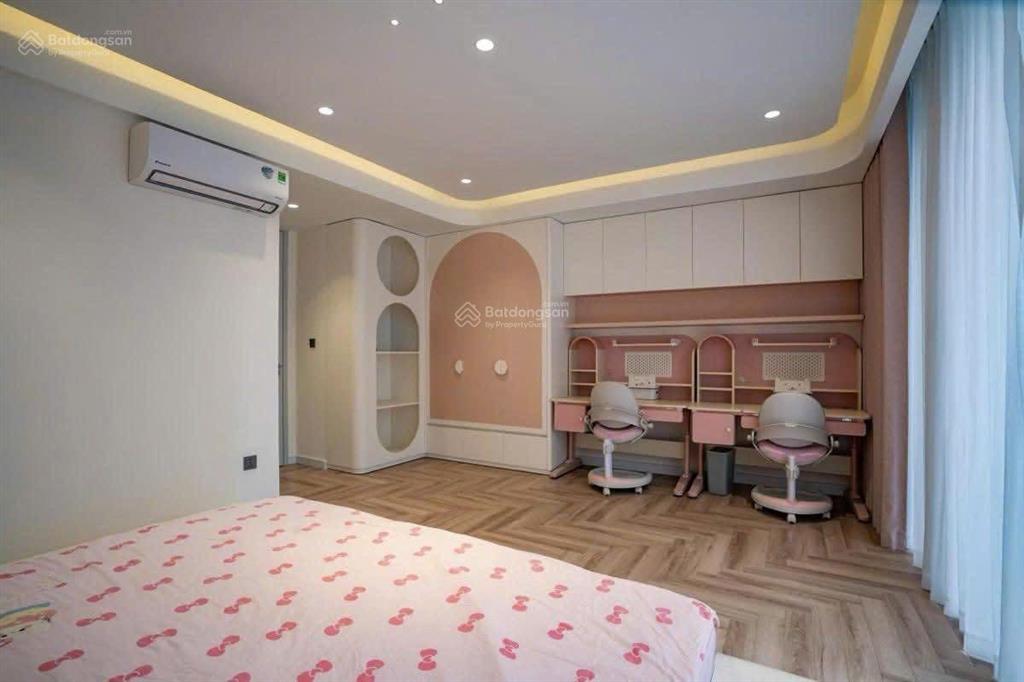 Bán nhà tại 59 láng hạ, 68 m2*7t, thang máy, ô tô tránh nhau, vỉa hè 2 bên, kd đỉnh, dt 700tr/năm