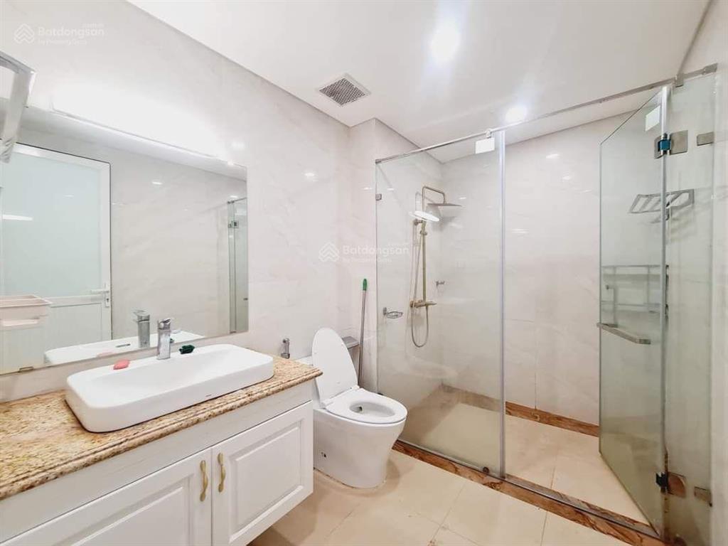 Giá hợp lý! kim mã tòa nhà 8t thang máy ô tô tránh vỉa hè 5m, view hồ kd dt 1 tỷ/năm 60m2*8t, mt 5m