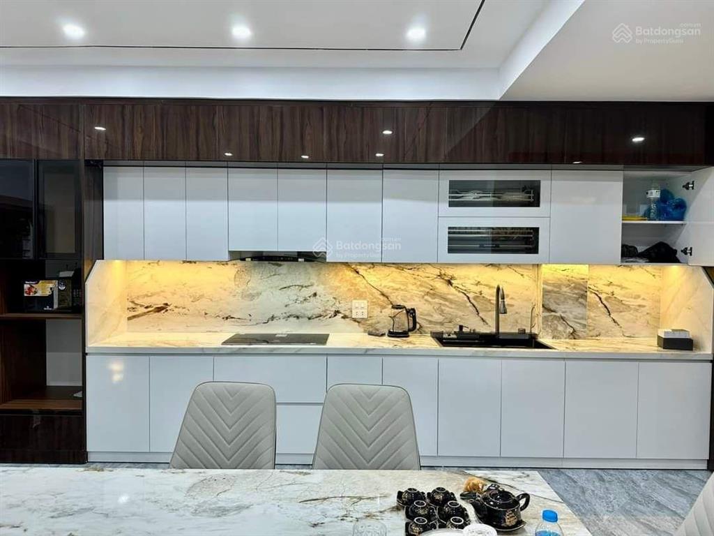 Giá đầu tư! vạn bảo phân lô ô tô tránh vỉa hè 2 bên 55m2*6t thang máy nội thất xịn kd dt 900tr/năm